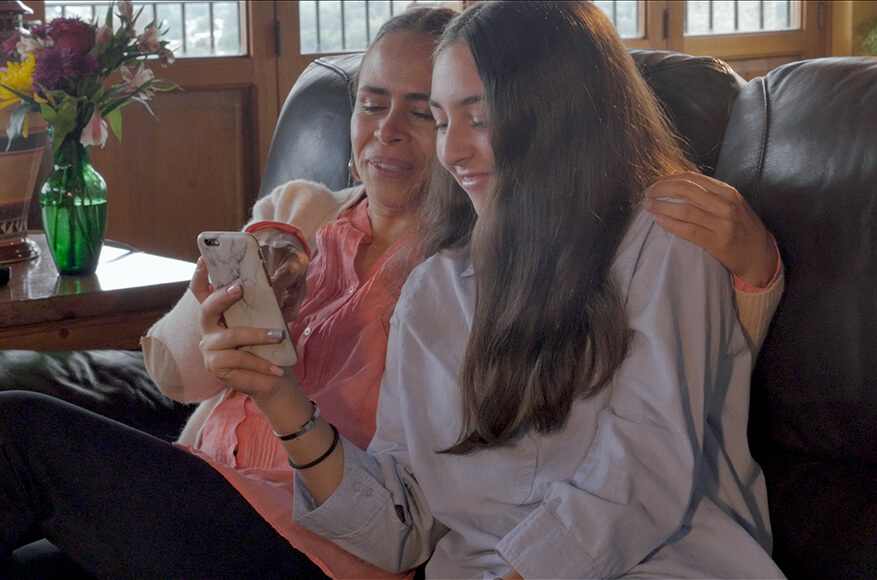 A mother and her daughter using the Mydoh app together