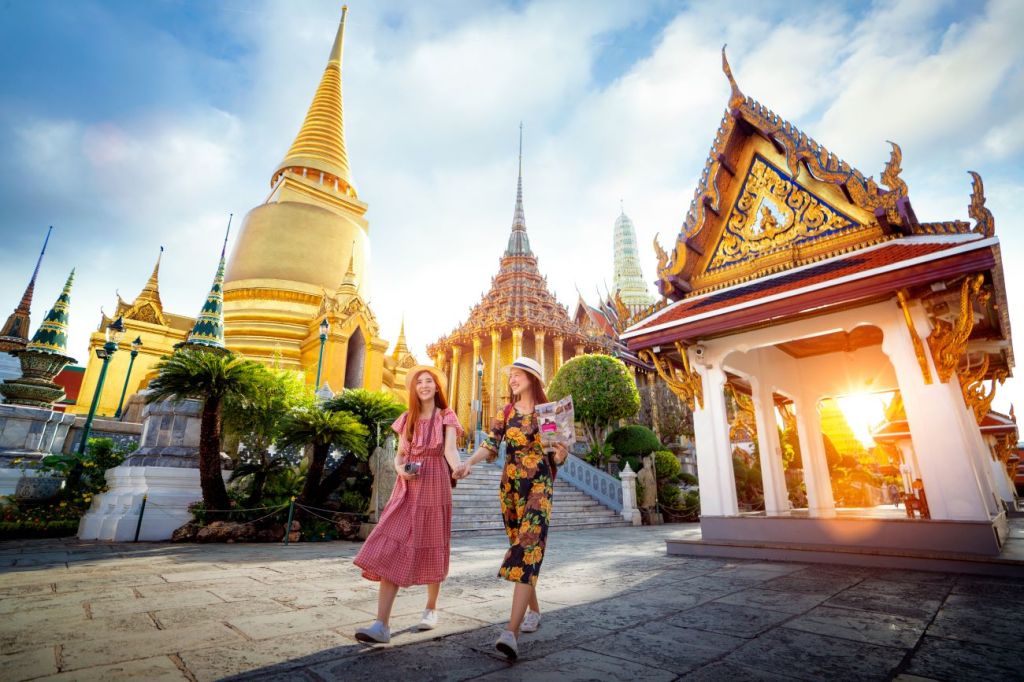 Two teen girls traveling abroad in Thailand for their gap year after high school.