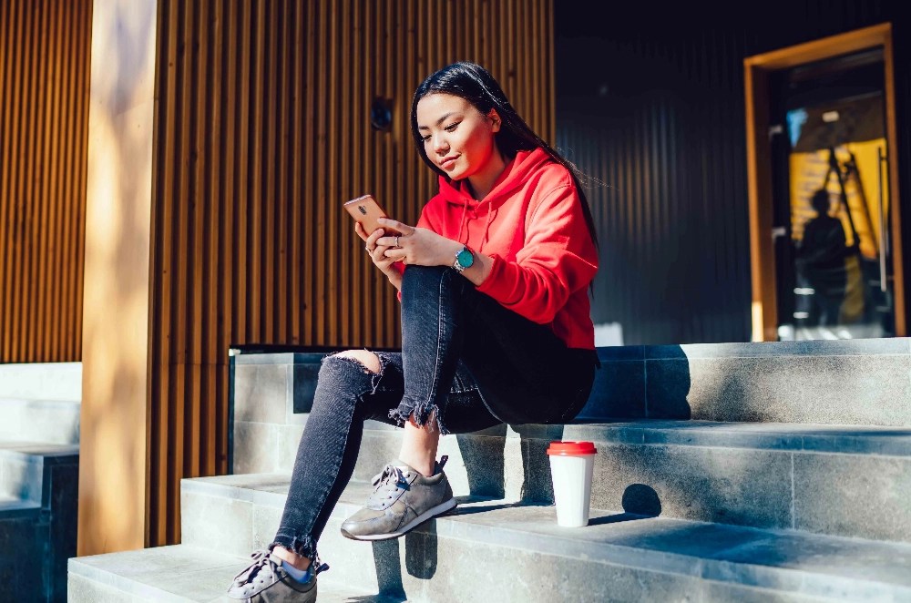 A teen using her Mydoh digital wallet on a phone