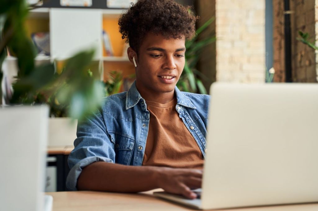 A teen applying for a summer job online