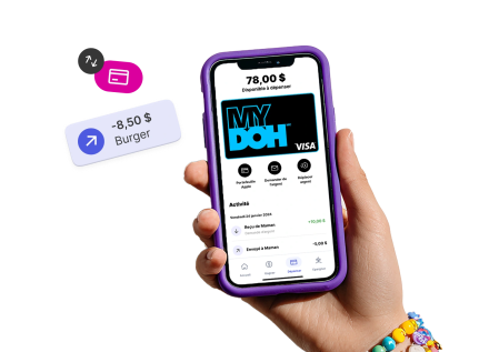 Un smartphone dans une poche en velours côtelé affiche un solde Mydoh à côté d'une photo encadrée d'un paiement par carte de l'application financière